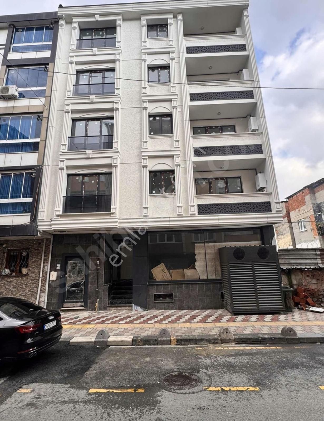 Hicret Emlaktan Esenler Fatih Mah.2+1 106 M2 Satılık Daire Acil