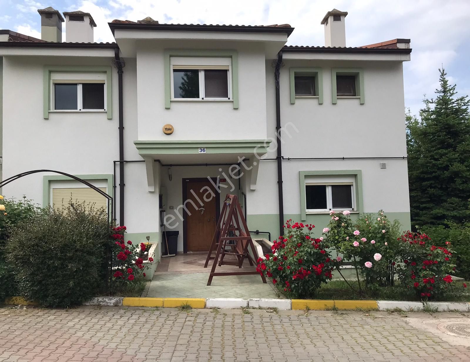 Pendik Çamlık Mah Kiptaş Yasemen Sit Satılık Özel Havuzlu Saunalı Villa