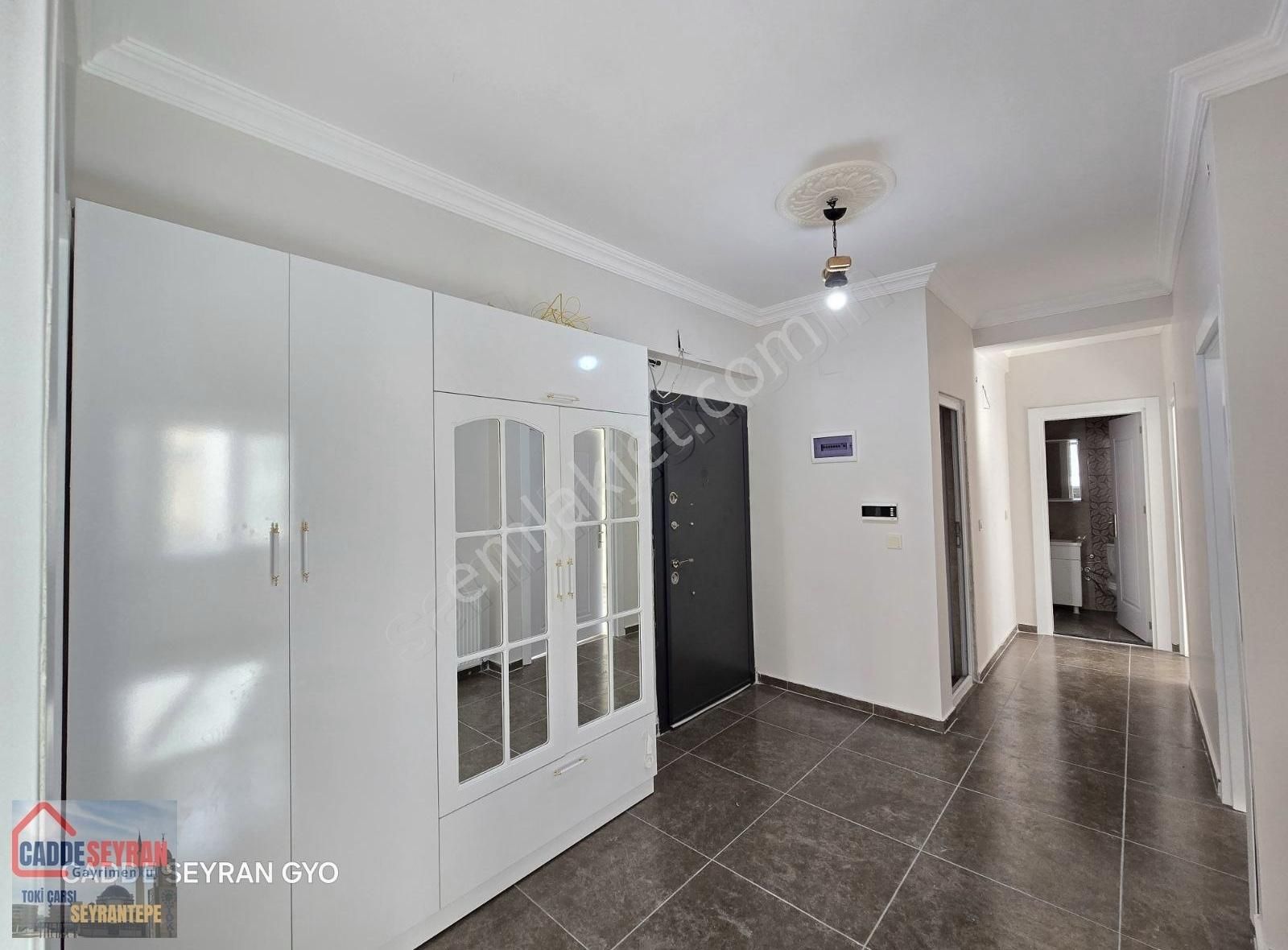 Cadde Seyran'dan Satılık 3+1 130m2 Yüksek Giriş Site İçinde