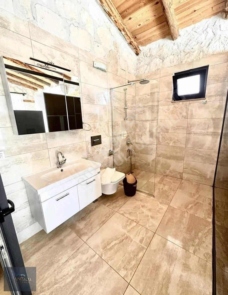 Kaş Aşağı Bezirgan Mah. 2 Adet Ayrı Bağımsız Havuzlu Villamız.
