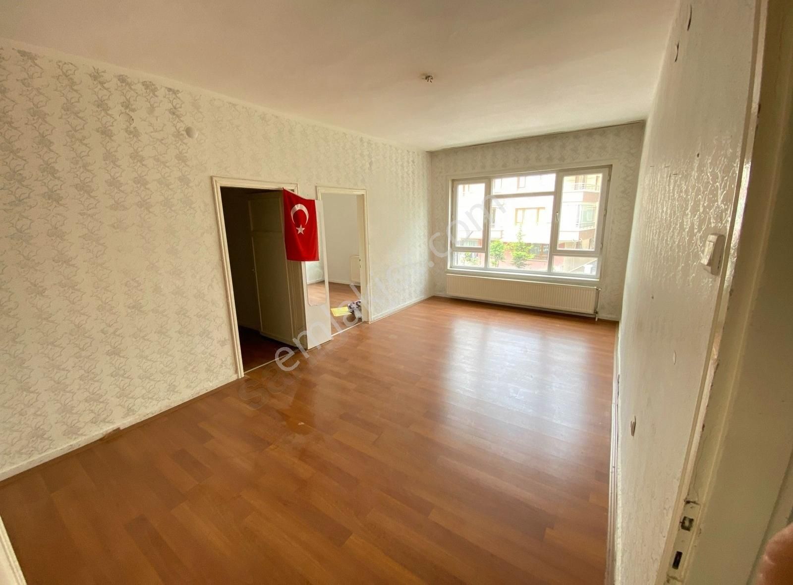 Tepebaşında Ön Cephe 1.katda Güney Cephe Fatih Caddesine 1.sokak