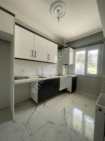 Mertcan Dan Adnan Kahveci Metroya Yürüme 2+1 Kira Getirili