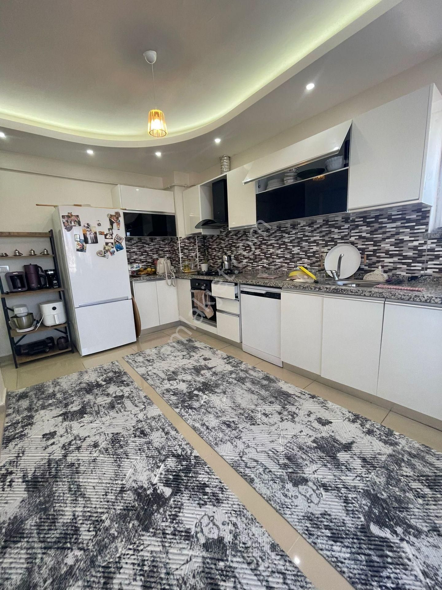 Elisa Gyo/ İldem 5 Özel Yapsat 3+1 Ara Kat Güney Cephe Ful+ful Yapılı Satılık Fırsat Dairesi