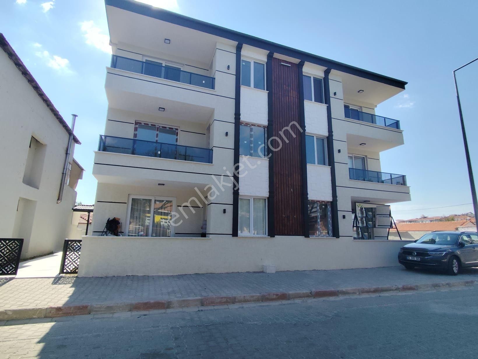 Ayvada'dan Ayvalık Altınova.'da 3 Katlı Binanın 2+1 İle 3+1 Sıfır Lüks Daireler