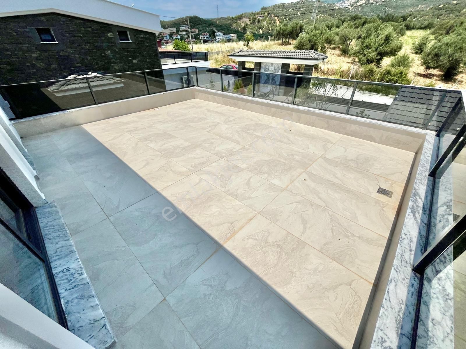 Gümüşden Tasarımıyla Nefes Kesen Bahçeli Havuzlu 4+1 Müstakil Ev - Görsel 32