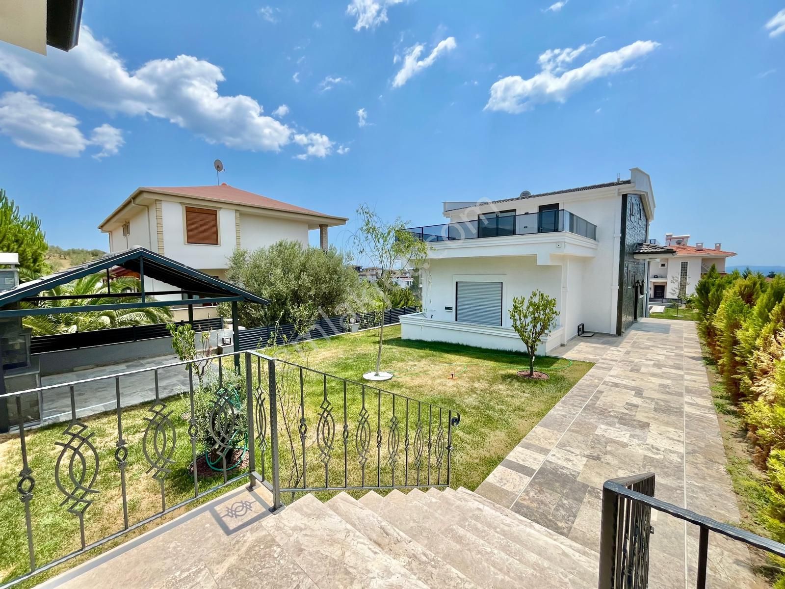 Gümüşden Tasarımıyla Nefes Kesen Bahçeli Havuzlu 4+1 Müstakil Ev - Görsel 8