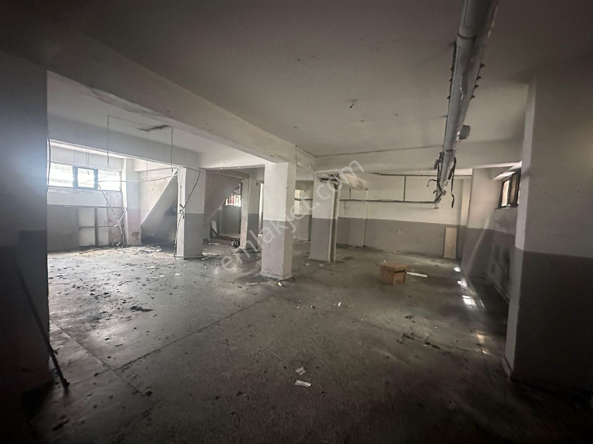 Esenler Havaalanı Mahallesinde Satılık Dükkan Düz Giriş 140 Metre Kare