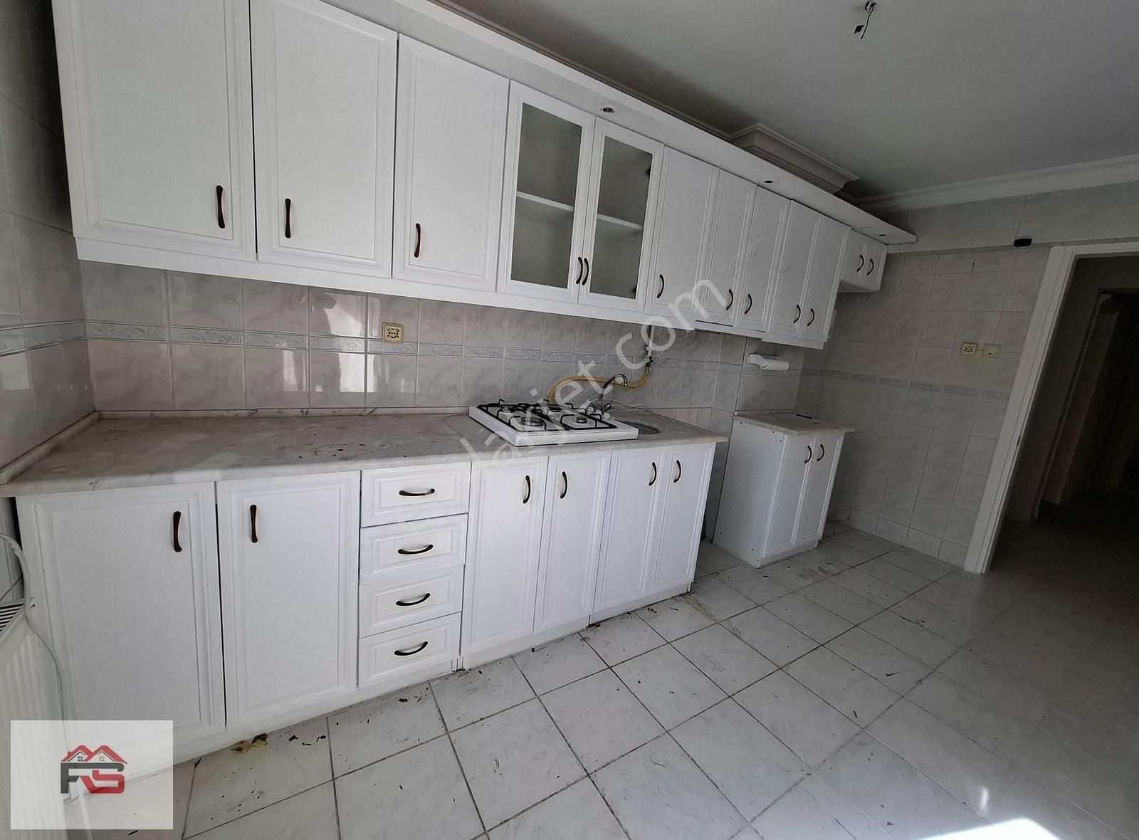 Akhisar Hürriyet Hilaliyefahri Sertel Emlaktan Kiralık 3+1 Daire