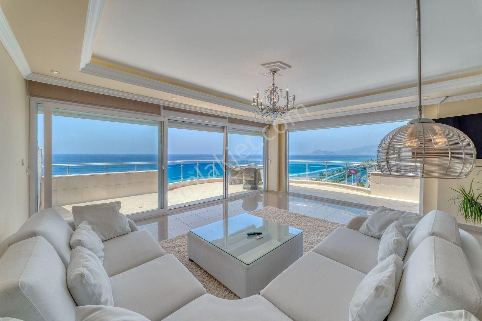 Alanya Mahmutlar'da Denize Sıfır Lüks 3+1 Penthouse Fırsatı