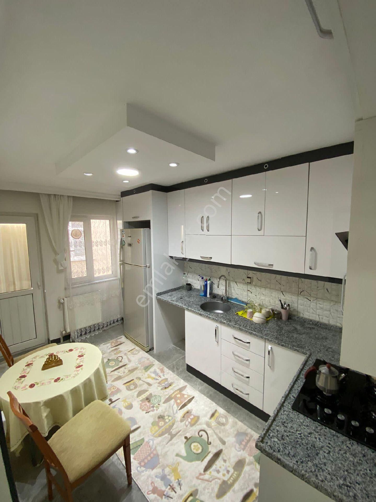 İstiklal'de Çınar Ve İstiklale Yürüme Mesafesinde 3+1 140 M² Daire Satılıktır Q