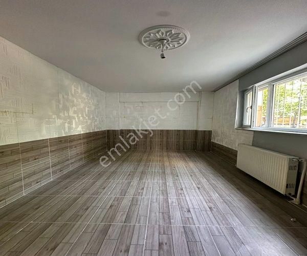 Hem Geniş Hem Merkezi Fek Değil Gerçek Giriş Emsali Bahçeli Düz Giriş 2+1daire
