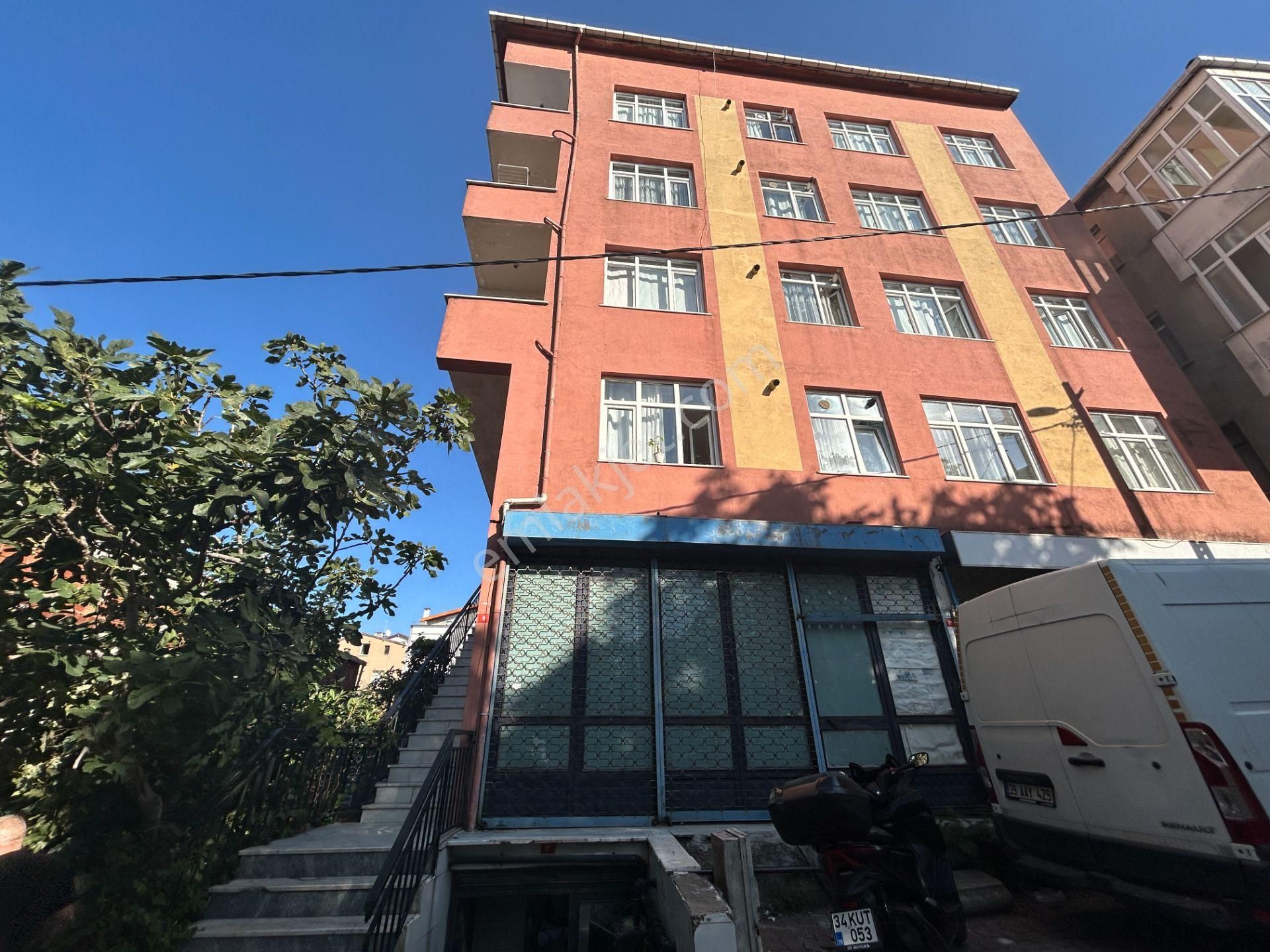 Ataşehir Mevlana Mahallesinde 100m2 Arakat 2+1 Kiralık Daire