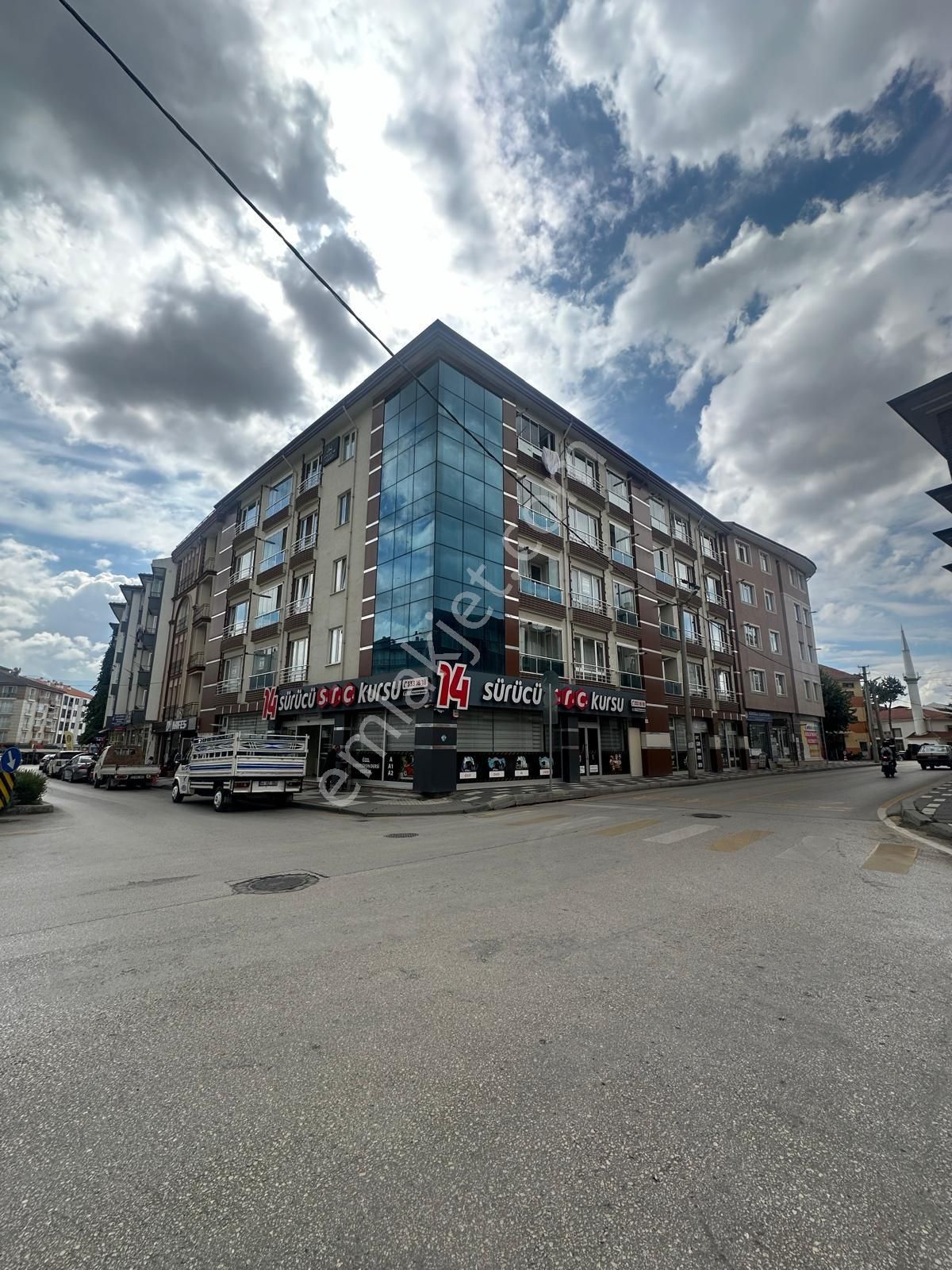 Bolu Merkezde Kiralık 1+1 Eşyalı,üniversite Duraklarına Çok Yakın