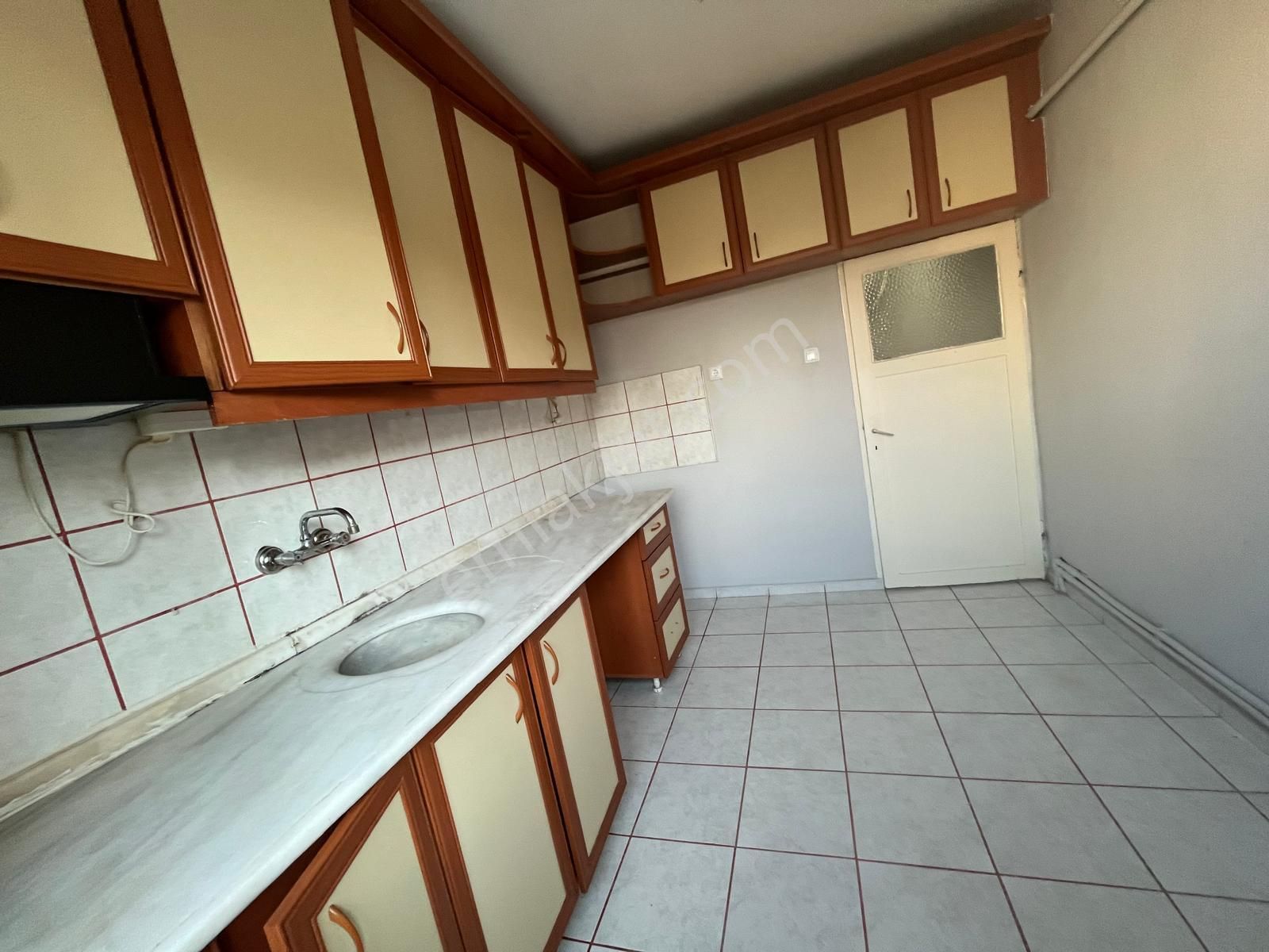 Hacı Alibey Mah. Kırım Caddesi Yakını 3+1 Bakımlı Daire/ Öt-53