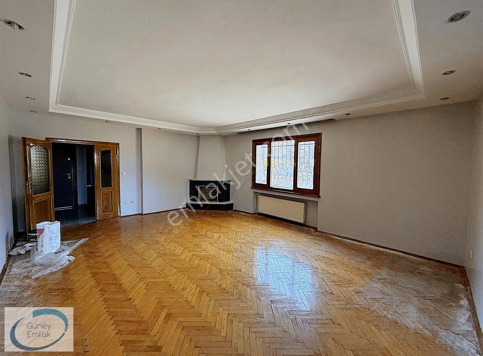 Florya'da 3+1 Ofis Kullanımına Uygun Ara Kat Kiralık