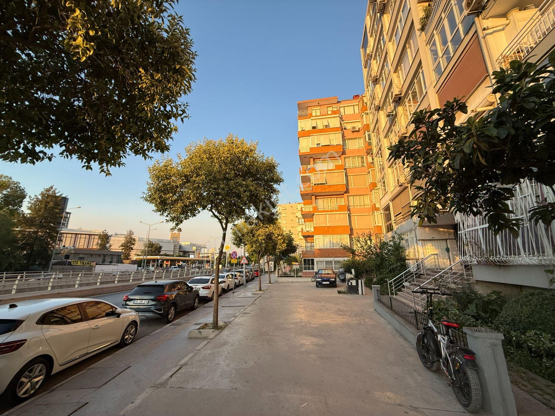 Fahrettin Altayda İstinye Avm Karşısı Asansörlü Otoparklı 2+1