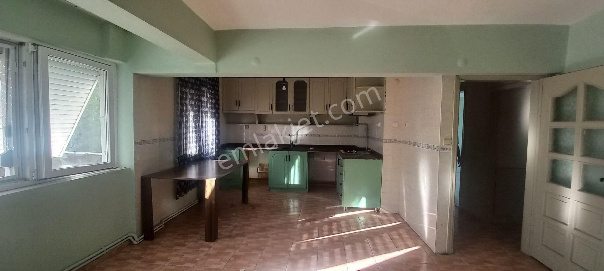 İzmir Çiğli Egekent Mahallesi Uyum Sitesi Ara Kat Doğalgazlı Daire