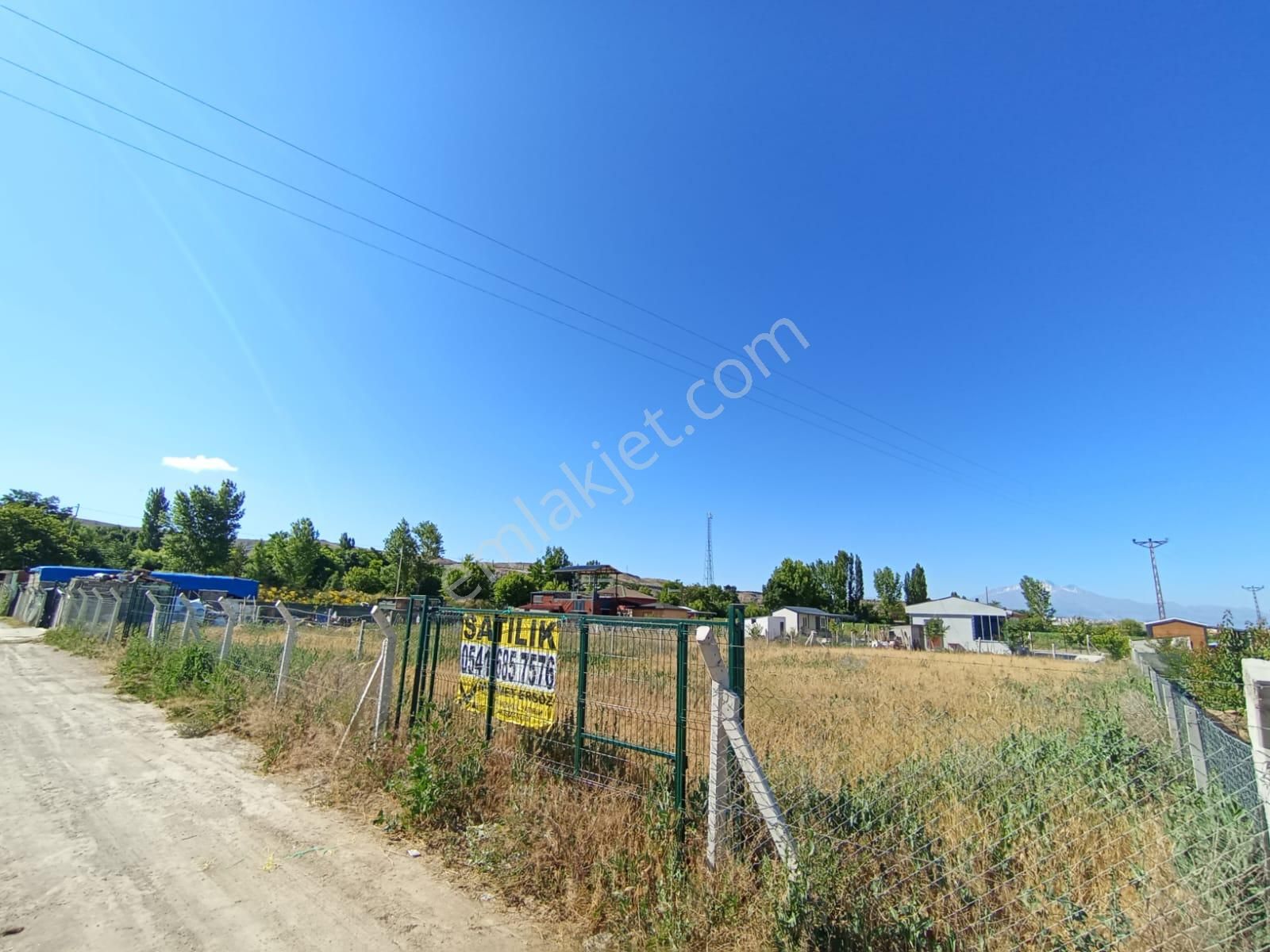 Sivas Yolu Yanında Bağpınarda Satılık Hobi Bahçesi 528m2