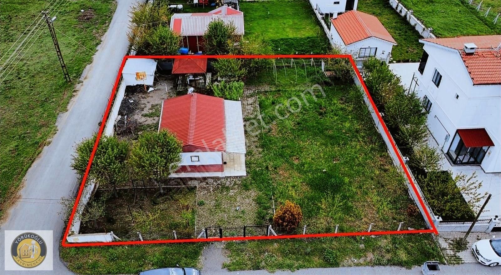 Sivas Karşıyaka Mah. Satılık 2 Parsel Arsa & Prefabrik Ev