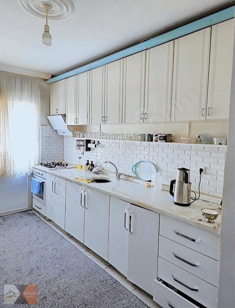 Mithatpaşa Mah Zemin Üstü 155 M2 Köşe Başı