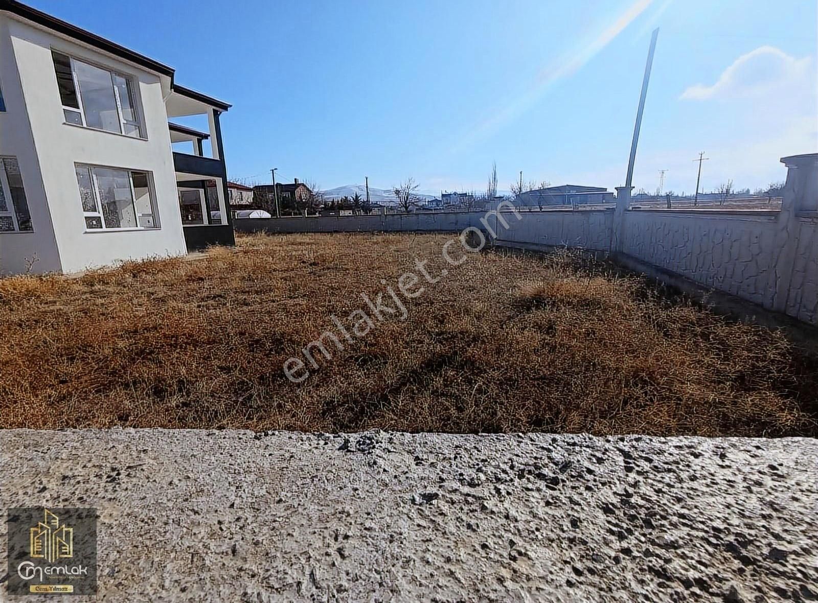 Sazlıca Yeni Mahallede Satılık Villa , Cm Emlaktan