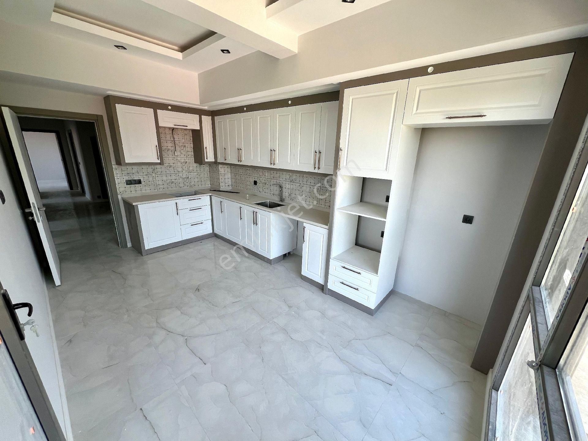 Bağbaşı Zümrüt'te Doğa Ve Şehir Manzaralı 150m² 3+1 Açık Cepheli Satılık Daire