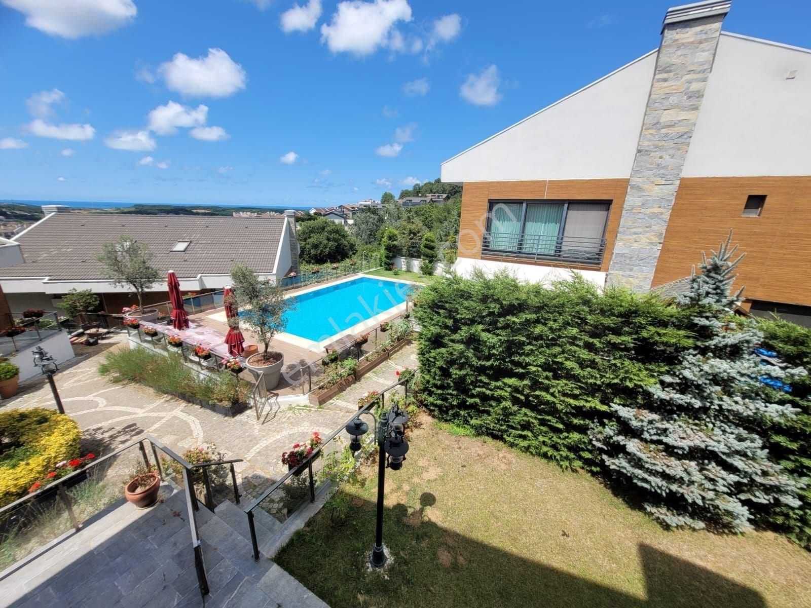 Uskumruköy De Butik Site De 4+1 Satılık Villa