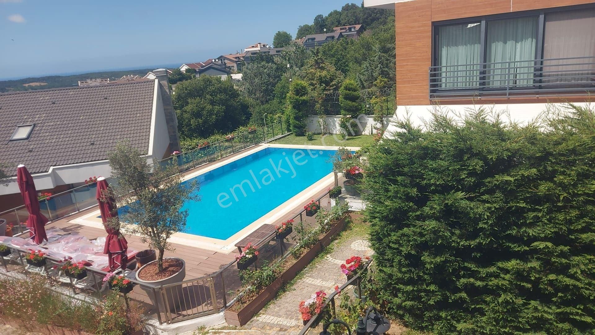 Uskumruköy De Butik Site De 4+1 Satılık Villa