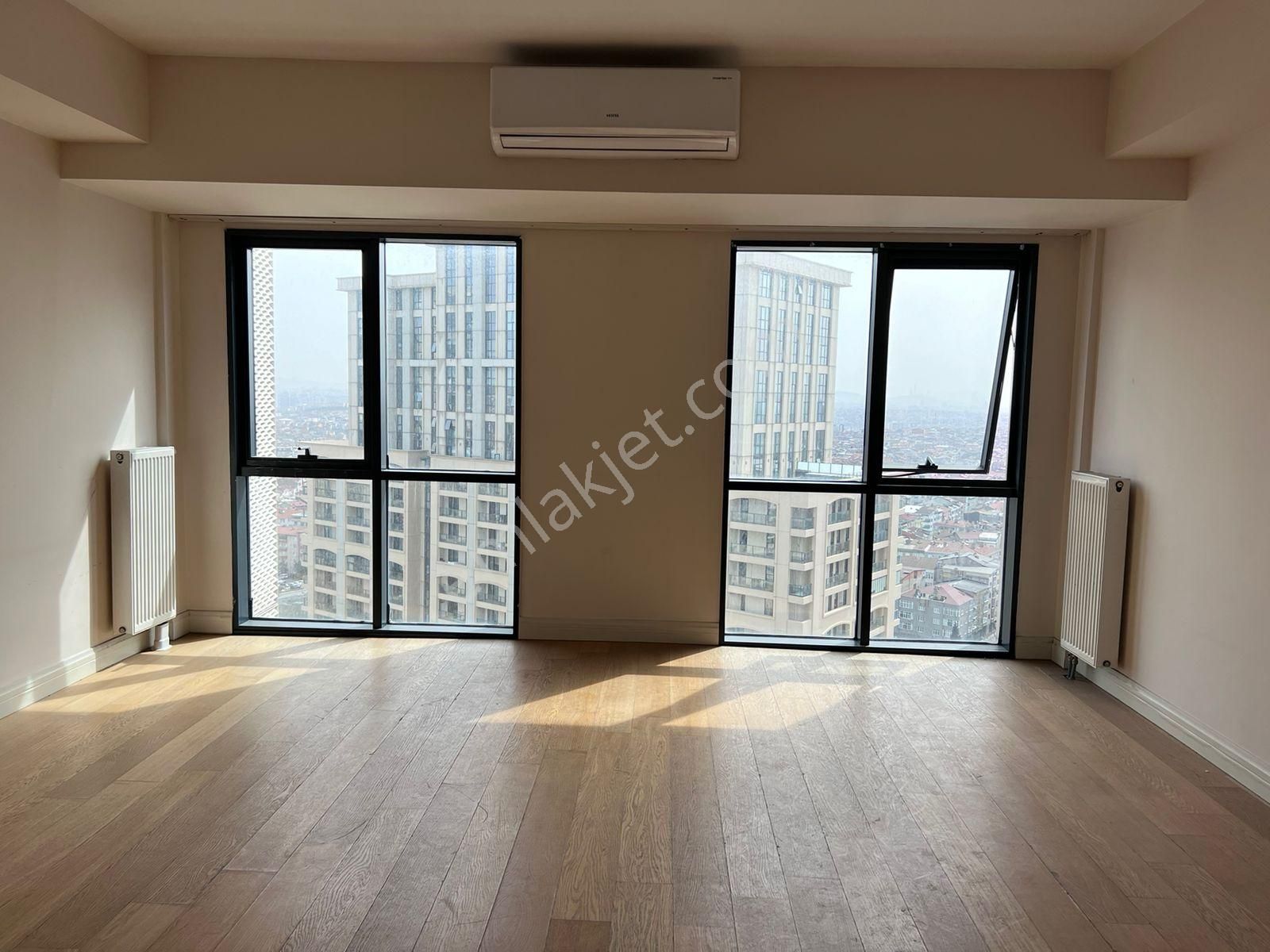 Kiptaş Venezia Mega Satılık Boş Avm Mnzr. 92 M2 Kare Salon 1+1 Daire