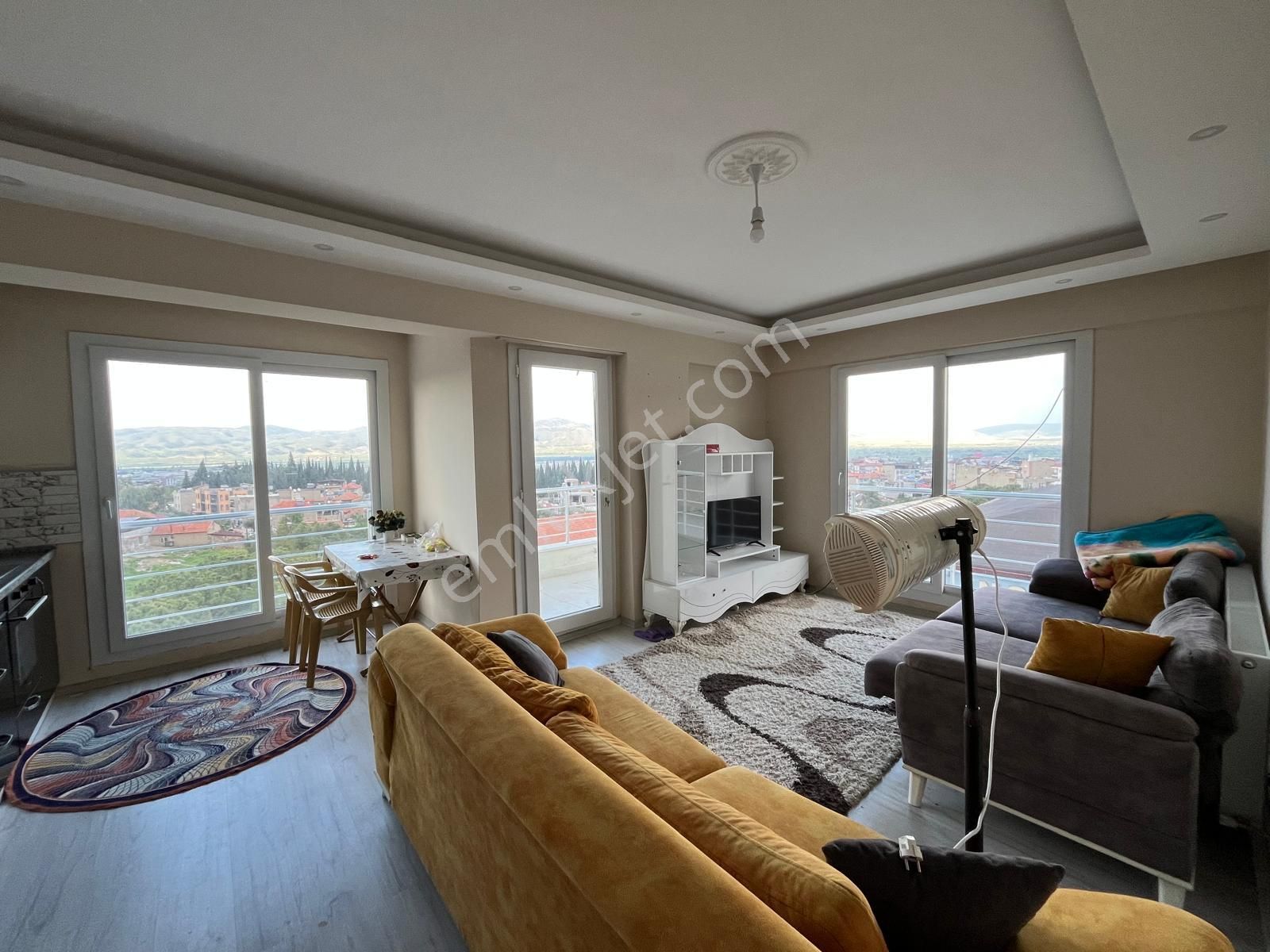 Ada Gayrimenkul'den Menderes Mahallesi'nde Kiralık Full Eşyalı 2+1 Daire