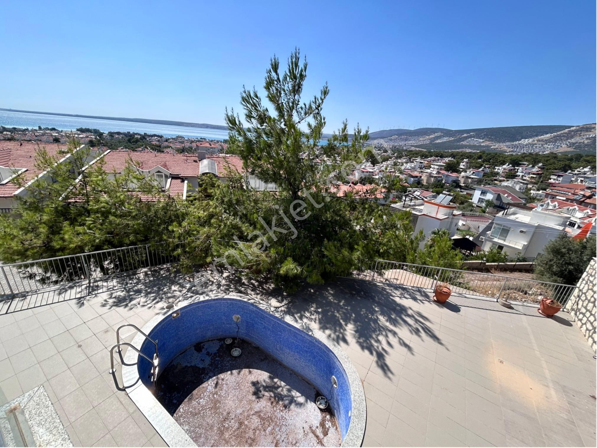 Didim Akbükte Satılık Deniz Manzaralı Havuzlu Müstakil Villa