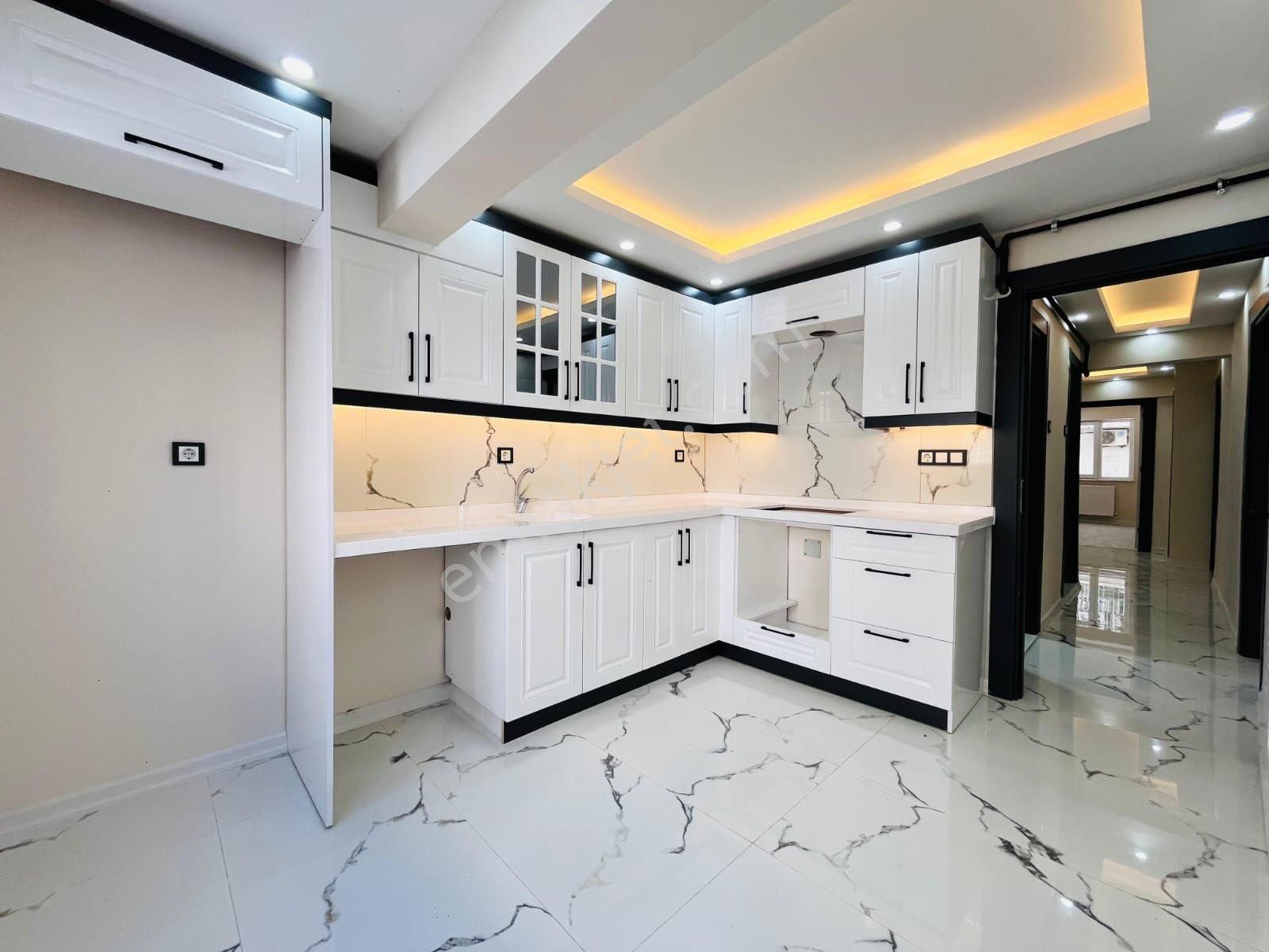 Manisa Şehzadeler Akıncılar Mah. Full Lüks 3+1 Kapalı Mutfak Otoparklı