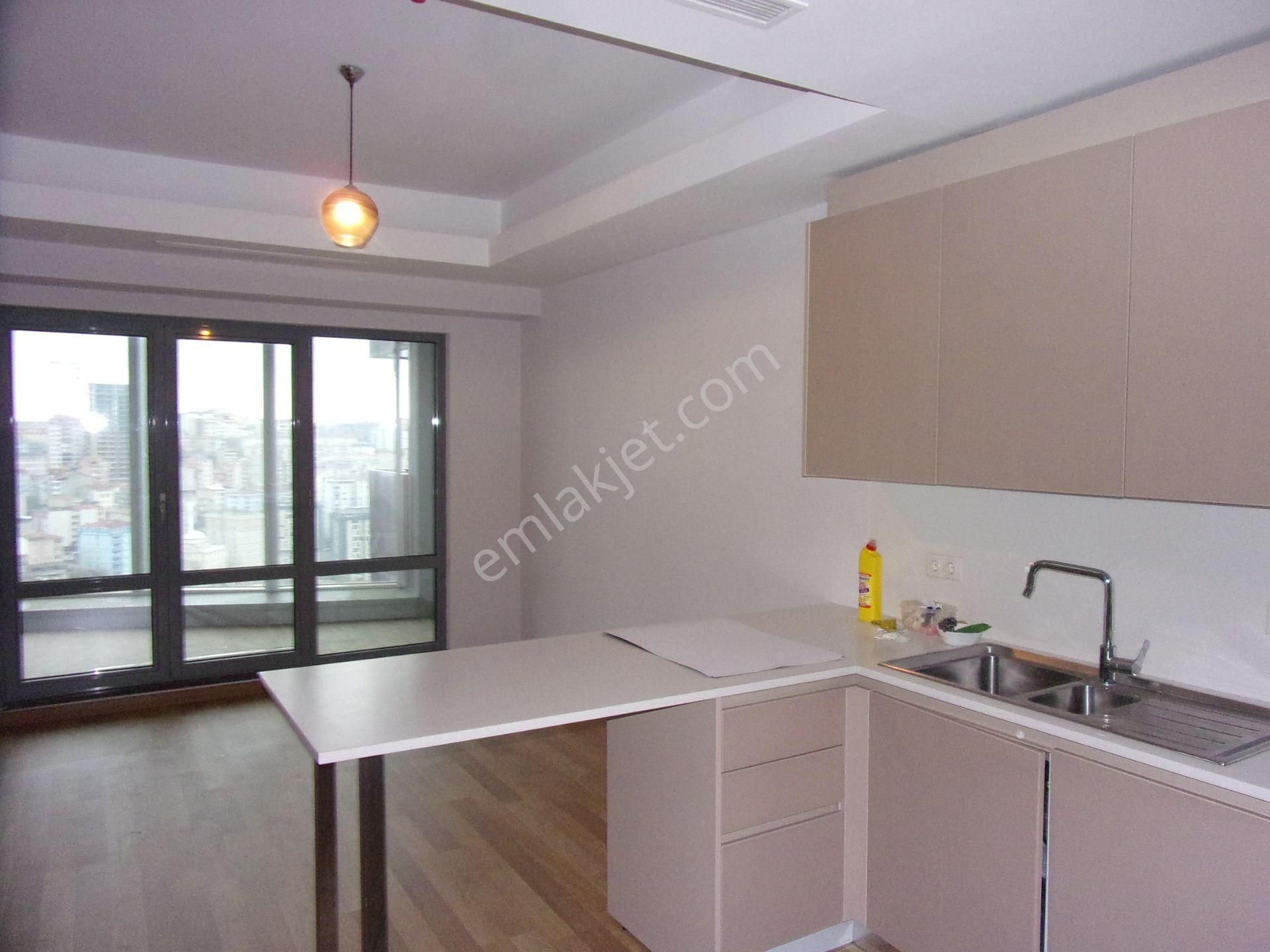 Maslak Ağaoğlu 1453 Sitesinde 1+1 75 Metrekare Bakımlı Kiralık Daire