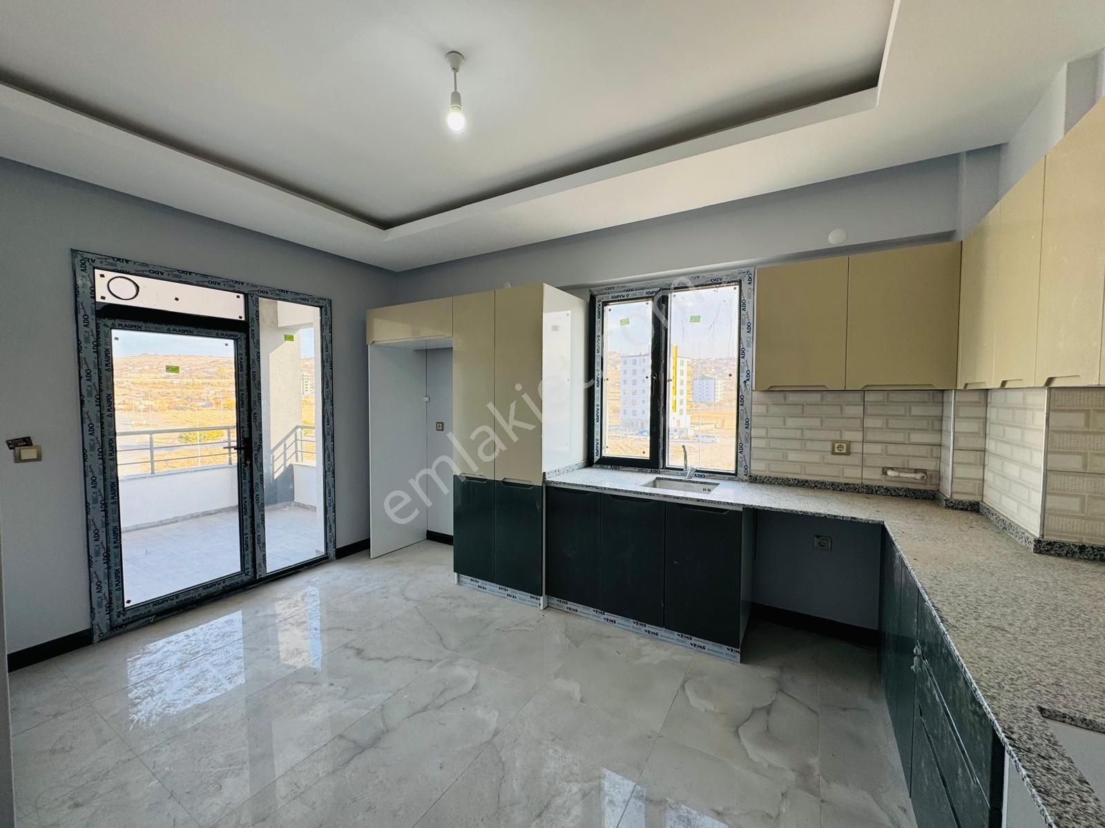 Elisa Gyo// Mimsinde Cadde Üzeri Ara Kat 3+1 Sıfır Güney Cephe Meskenli Satılık Daire