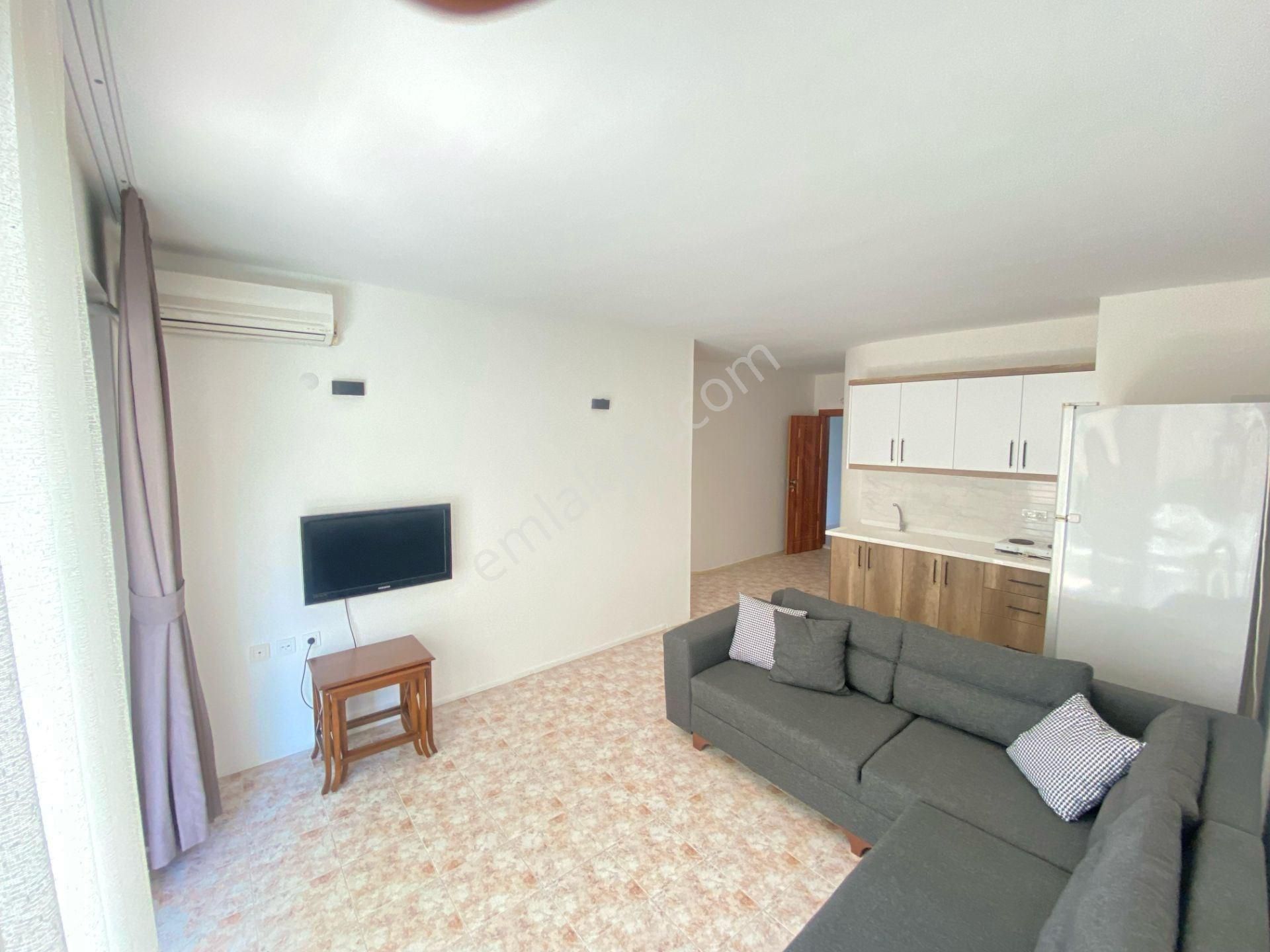Vefa Gayrimenkul'den Denize Sıfır + Eşyalı Kiralık 1+1 Daire