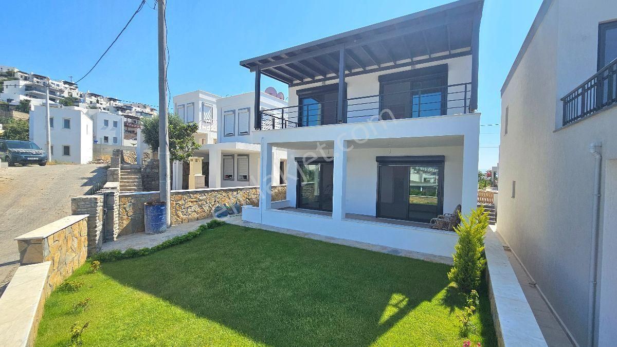 Bodrum Gümüşlükte Satılık Müstakil Bahçeli Deniz Manzaralı 3+1 Sıfır Villa