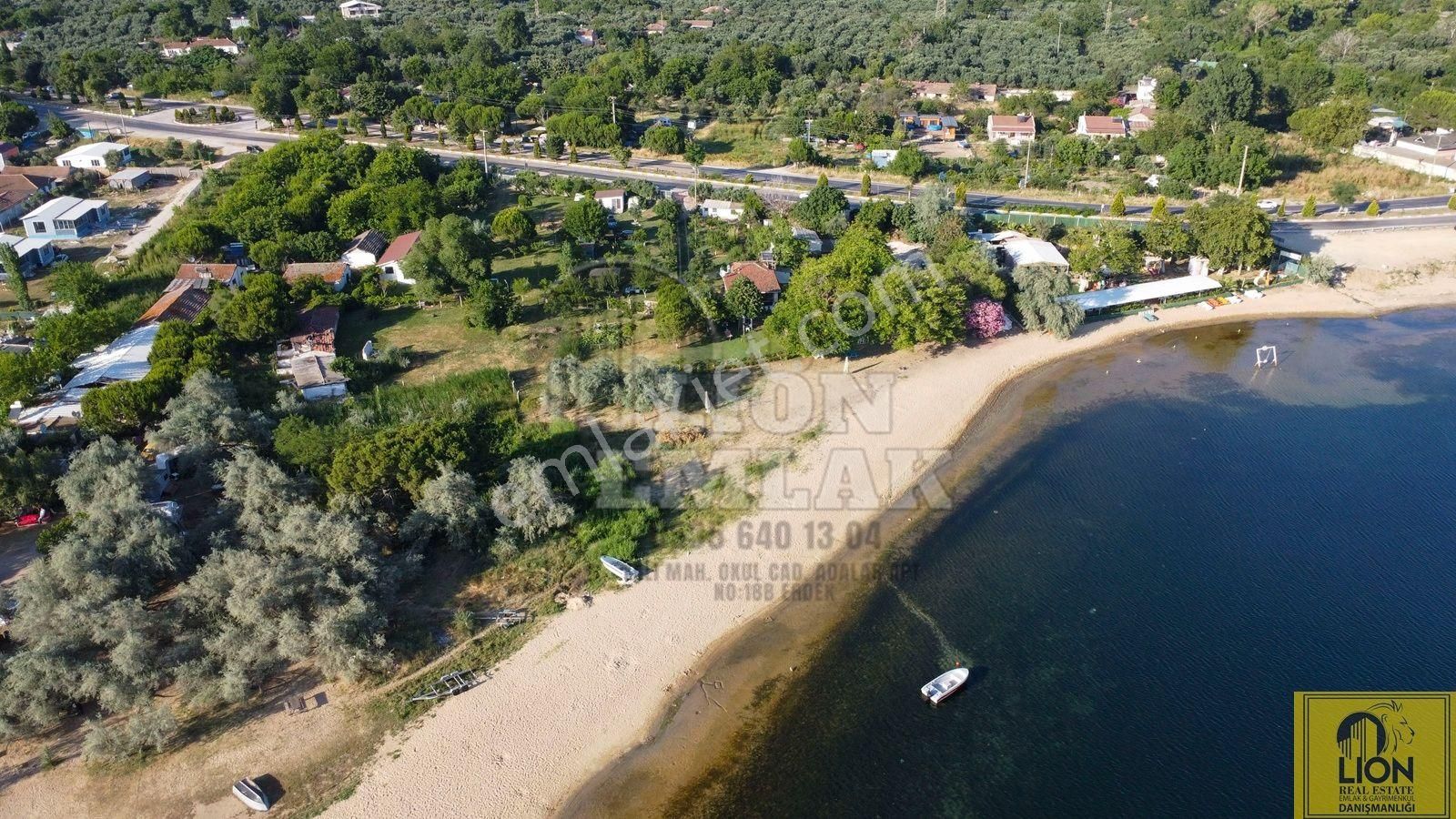 Erdek Yukarıyapıcı Mahallesinde Denize Sıfır 820m² Arsa Üzerine Kurulu 2+1 Satılık Müstakil Ev