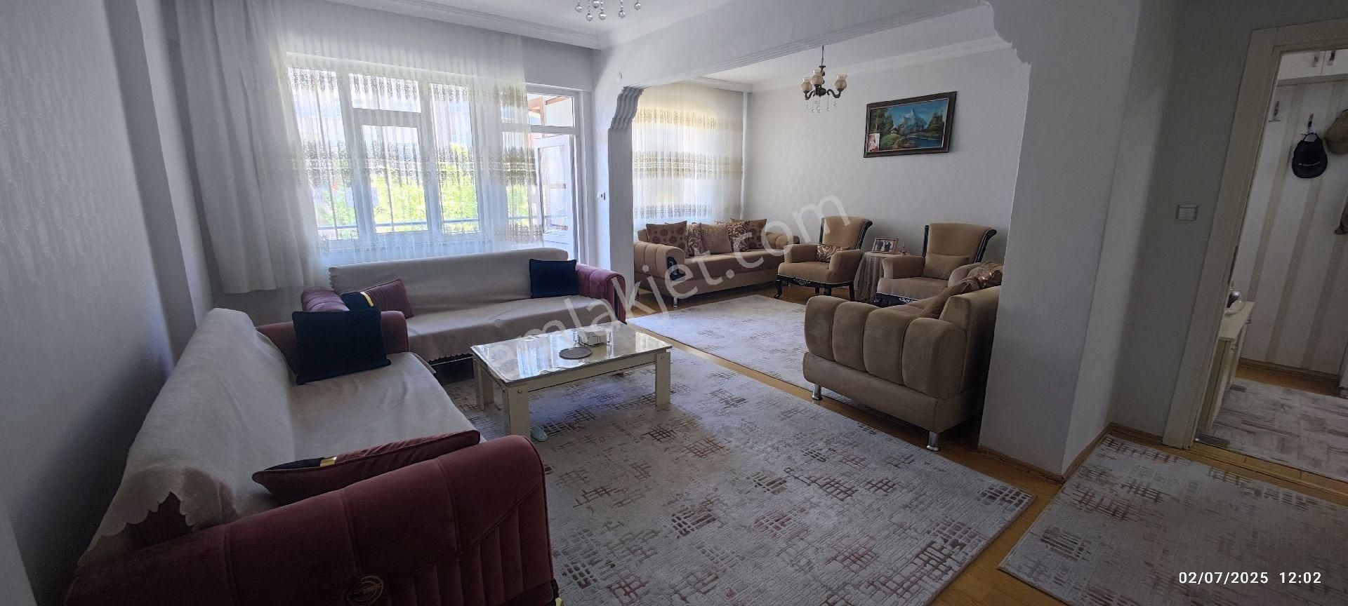 Sanayi Mah.cuma Pazarı Yanın Da Dükkan Üstü Yalıtımlı 10 Yıllık Daire