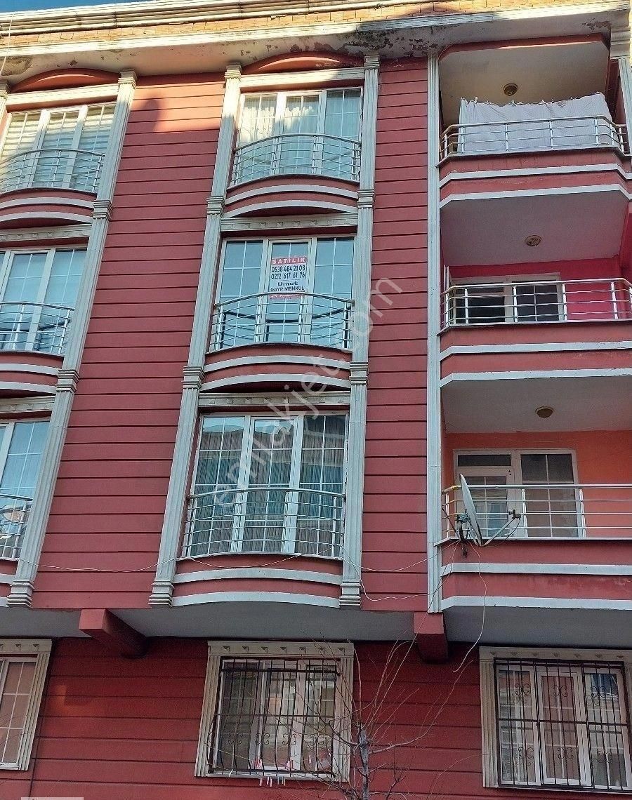 Gazi Osman Paşa Küçük Köy De Satılık Daire 3.kat 2+1 95 M2 Metroya Yakın Mesafdedir