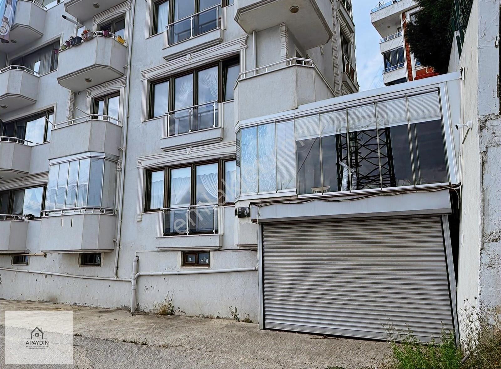 İzmit'te Harika Deniz Manzaralı Özel Garajlı 3+1 Daire