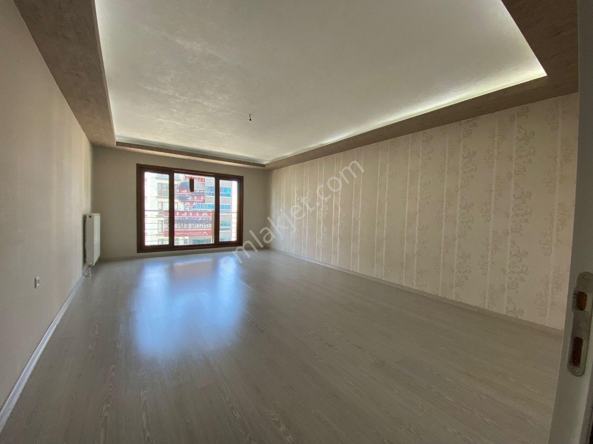 Nasip Emlak'tan Satılık 3+1 Kb Cephe Site İçerisinde Daire