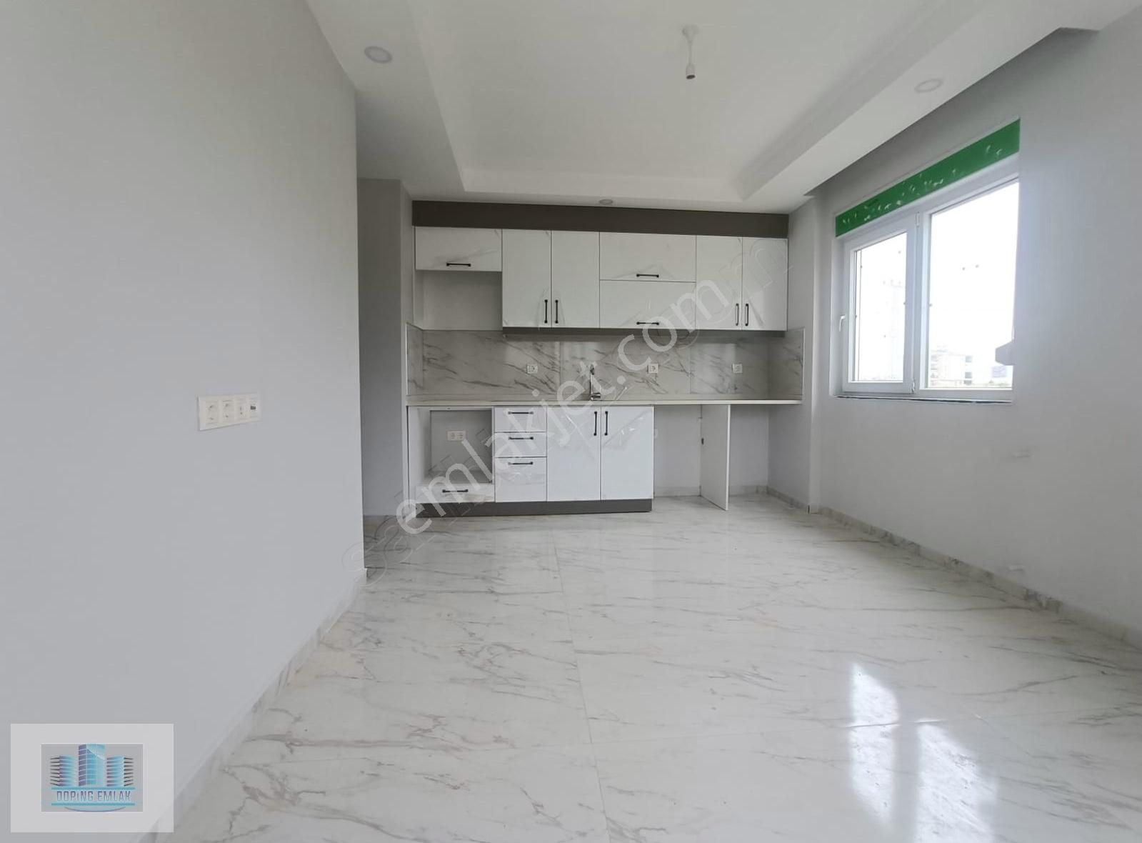 Döşemealtı Yeniköy'de Merkezi Konumda Konforlu Satılık Daire