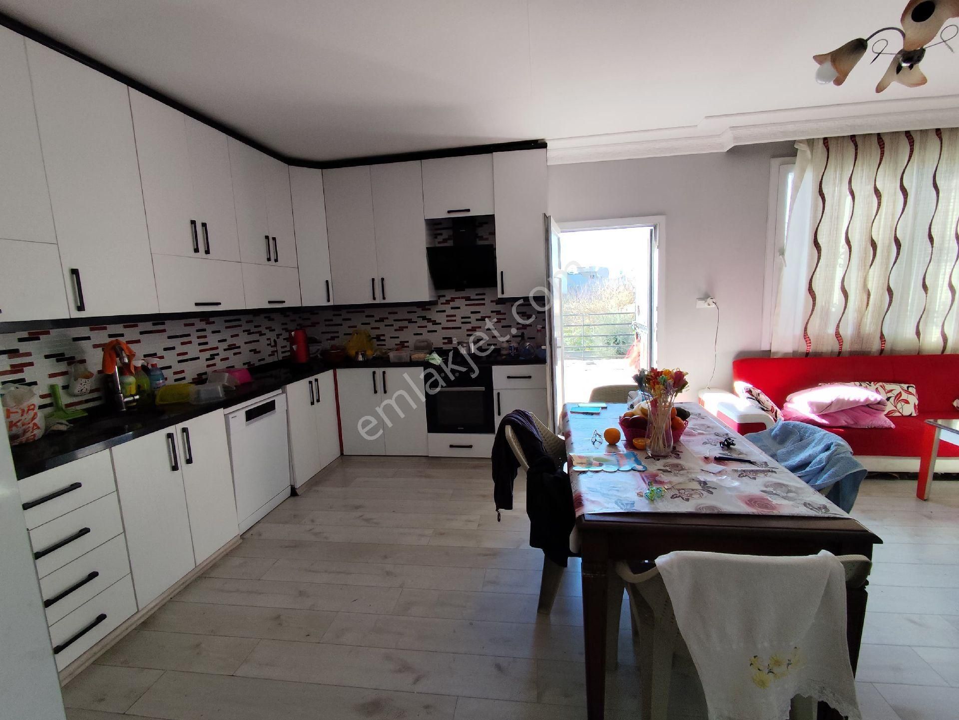 Saydam Cad. Hürriyet Karakol Karşı Arası 3+1 Komple Satılık Müstakil Ev