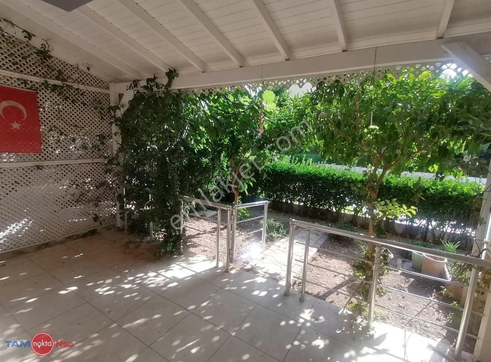 Güzeloba Flora Park Evlerinde Satılık Tripleks Villa