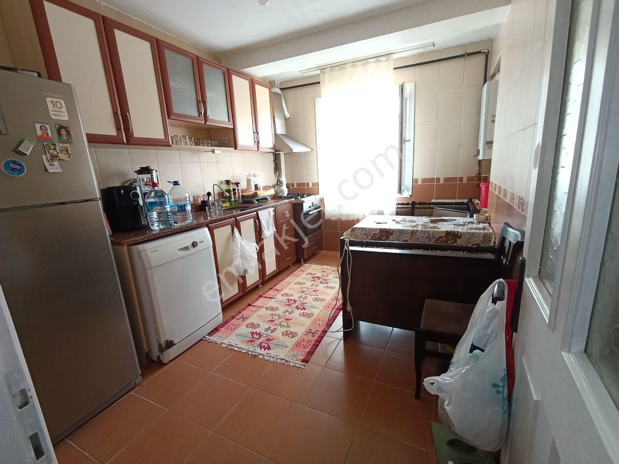 Ümraniye Çamlık'ta İkbal Cad. Ve Hatboyu Cad. Yakın 3+1/120m2.