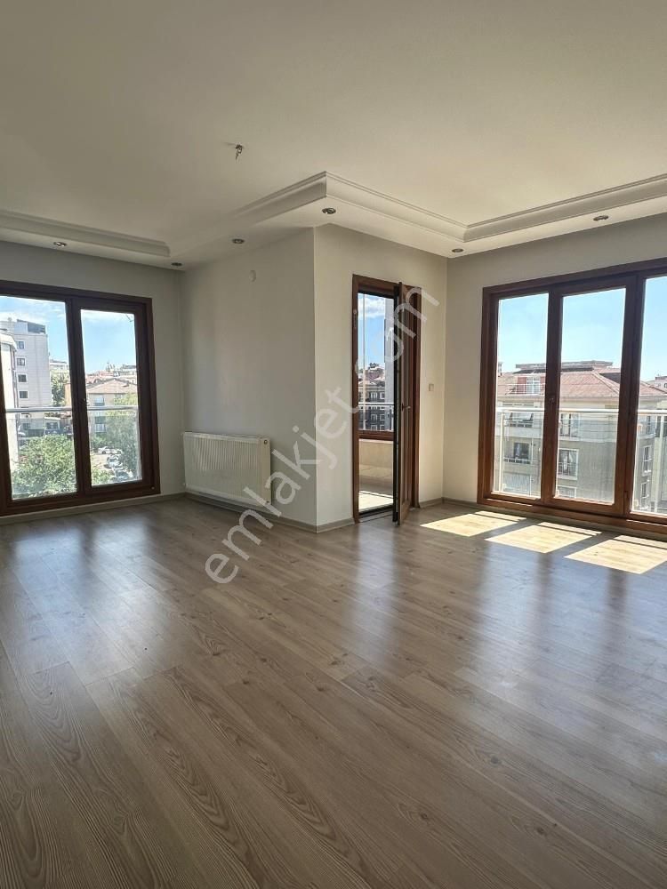 Maltepe Bağlarbaşında Kısmi Deniz Manzaralı Kiralık 2+1 Daire