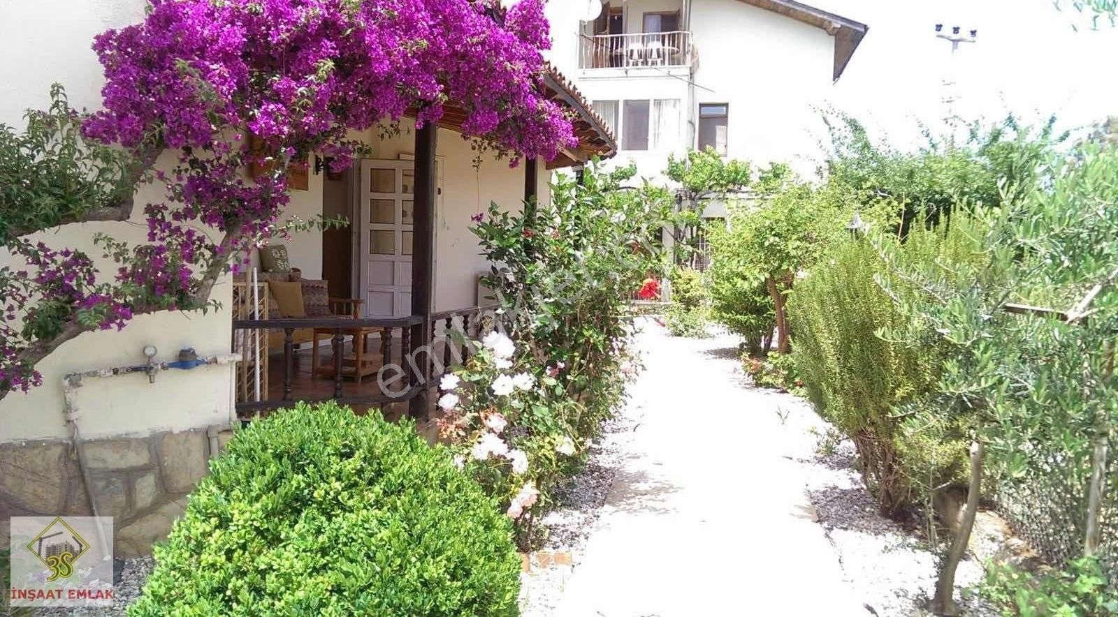 Batur'dan Foça Mahallesinin En Güzel Yerinde 3.kat 1+1 Daire..