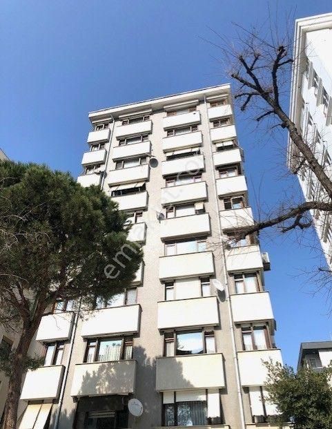 Erenköy Minibüs Caddesinde Ferah Ekstralı Tertemiz 3+1,155m2.
