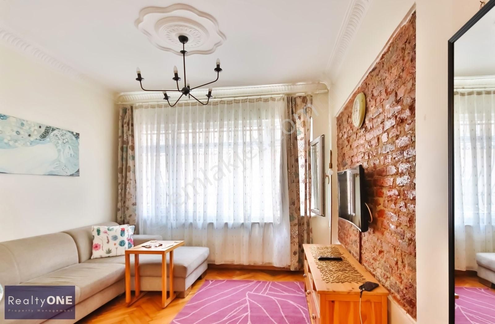 R-one Beyoğlu 1+1 Eşyalı Fatura Dahil Balkonlu Kiralık Daire-eng