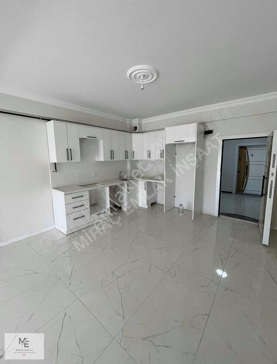 Miraç Emlaktan Akhisarda 1+1 Lüx Geniş 70m² Satılık Daire